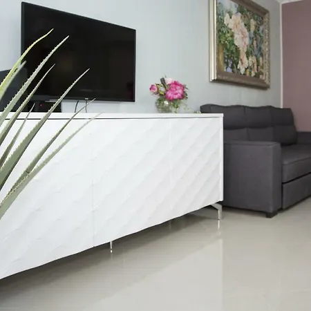 Big & Stylish 2 Flat *